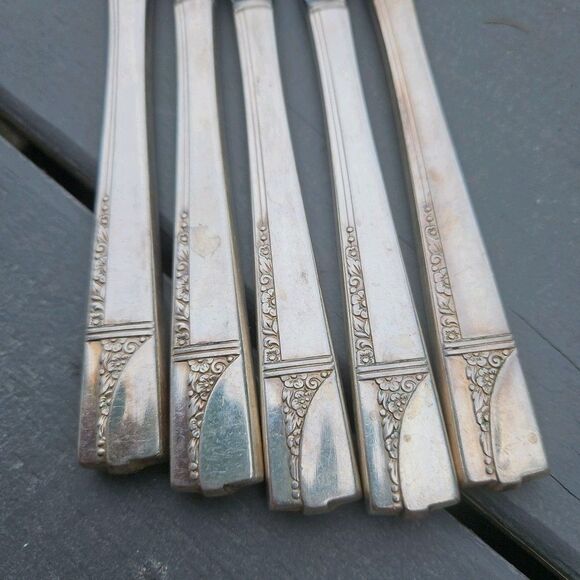 Oneida‎ Nobility Plate CAPRICE 1937 Silverplate 5- Dinner Knives Dinnerware - Picture 2 of 2